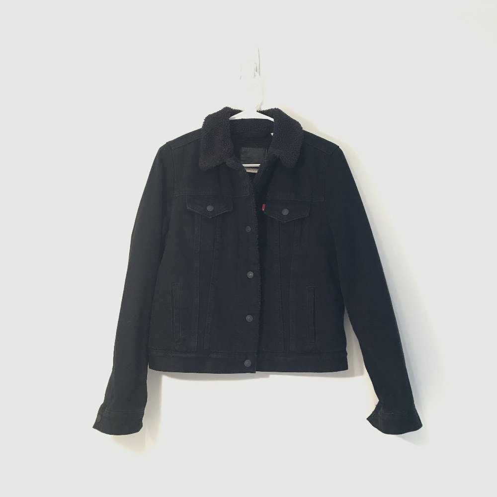 Size Medium LEVI'S Women's Black Sherpa Lined Original Denim Trucker Jacket